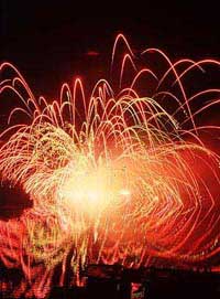fireworks.jpg (11975 byte)